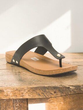(New) FitFlop – iQushion Leather Toe-Post Sandals (Black) – Women's 7